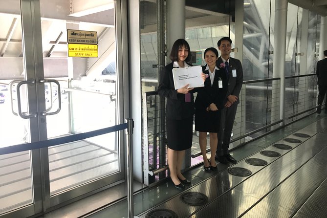 Bangkok Suvarnabhumi Airport: VIP Meet & Greet Service (Fasttrack) - Meeting points: airbridge VIP vs gate D5 Standard