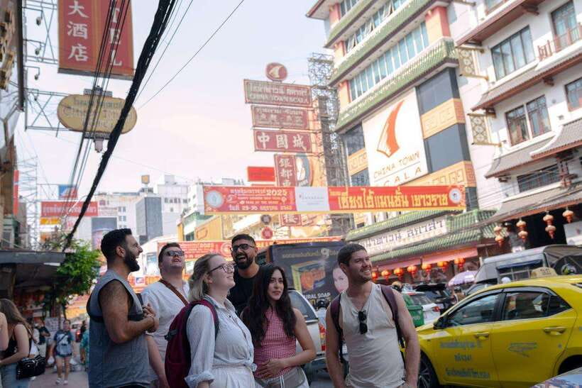 Bangkok: Talad Noi Hidden Gems & Street Food Adventure - Chow Sue Kong Shrine and Hong Sieng Kong: incense, carvings, and guided meaning