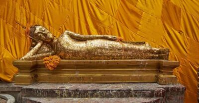 Bangkok: Temple Tour (Golden Buddha + Mini Reclining Buddha) - Mini Reclining Buddha temple: how the pace changes