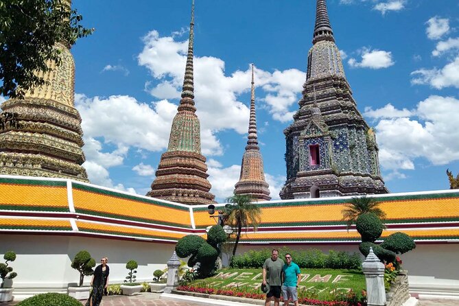 Bangkok Temples Tour at Wat Arun, Wat Phoa and Wat Saket - Stop 1: Wat Saket (Golden Mount) and the gold chedi story