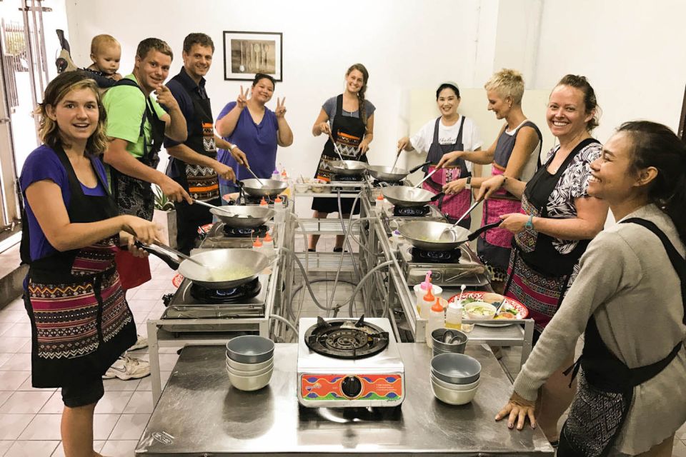 Bangkok: Thai Cooking Class and Onnuch Market Tour - Timing and Punctuality: How to Not Miss the Market Part