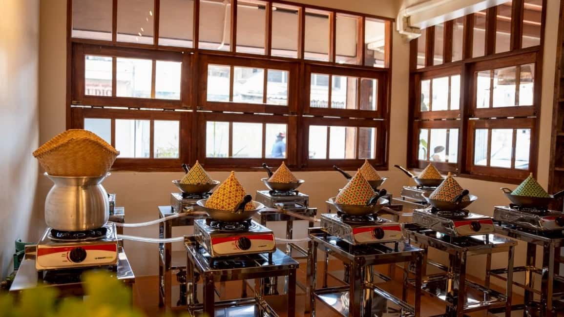 Bangkok: Thai Cooking Class With 4 Dishes & Thai Drink - Getting to Huai Khwang MRT Exit 3 Without Wasting Your Day