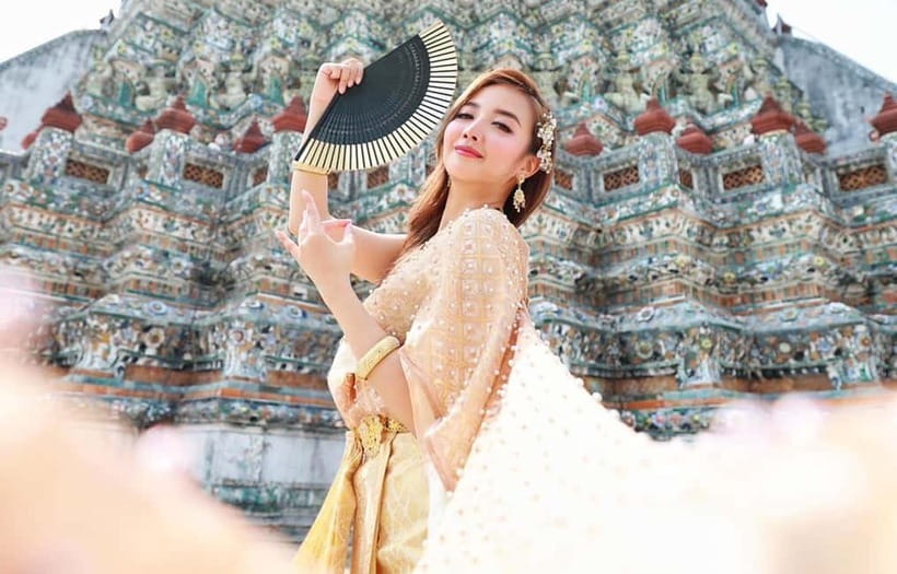 Bangkok: Thai Costume Rental + Hairdo, Makeup & Accessories - Using your costume around Wat Arun, Wat Pho, and the Grand Palace