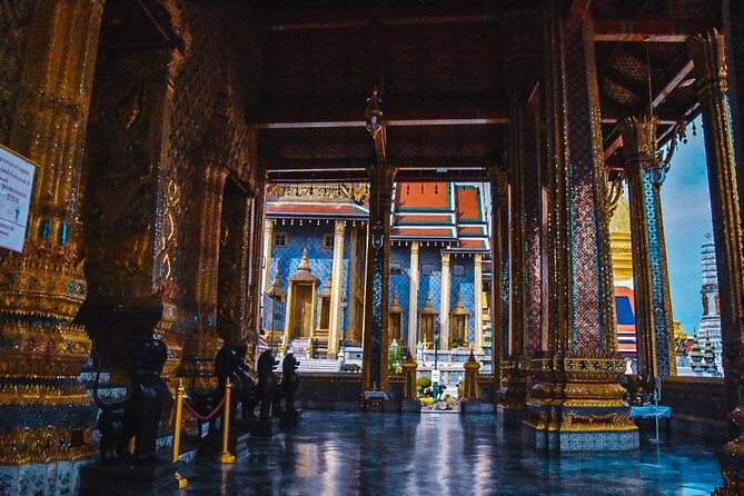 Bangkok: The Grand Palace, Wat Pho, and Wat Arun Walking Tour - The guide experience: what you can count on