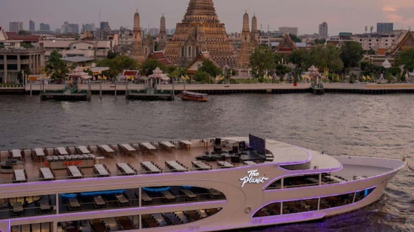 Bangkok: The Planet Chao Phraya River Dinner Cruise - The buffet and drinks: seafood, international bites, and dessert