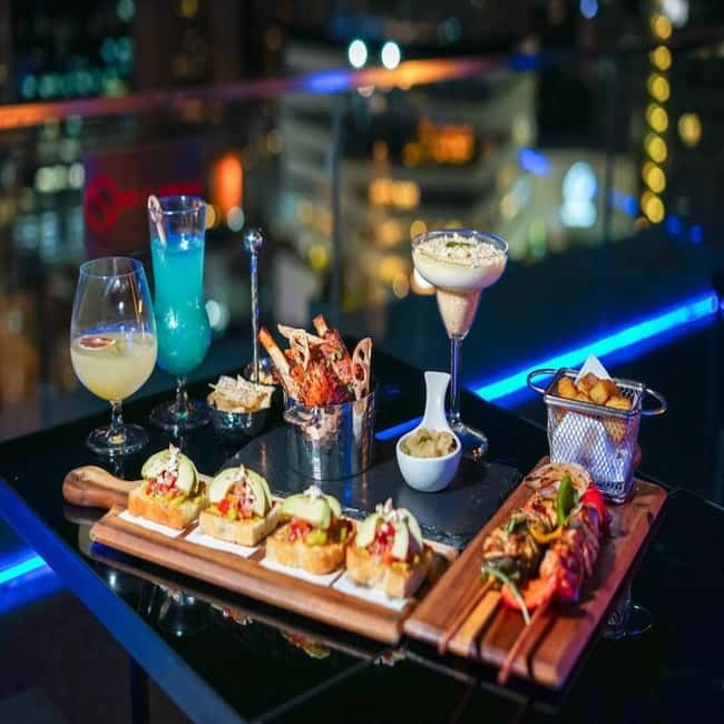 Bangkok: The Vue Bar Rooftop at Mercure Bangkok Sukhumvit 24 - A simple 90-minute plan: how the evening usually unfolds