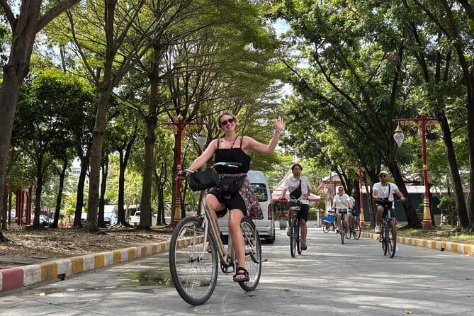 Bangkok Thonburi Backstreets and 3 Peaceful Temple Bike Tour - Meeting Point, Bikes, and the 3-Hour Reality