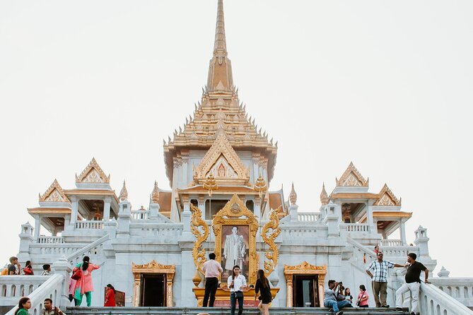 Bangkok Three Temples and The City - Wat Pho (Temple of the Reclining Buddha): more than one big statue