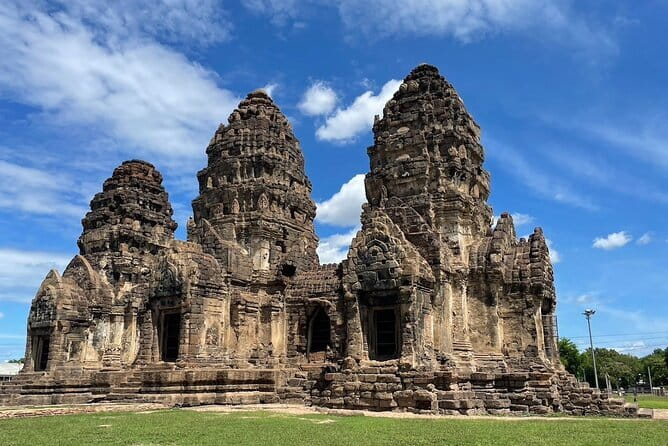 Bangkok to Ayutthaya Lopburi Monkey Temple, Largest Buddha Tour - Ayutthaya’s Wat Mahathat: the Buddha head in the roots