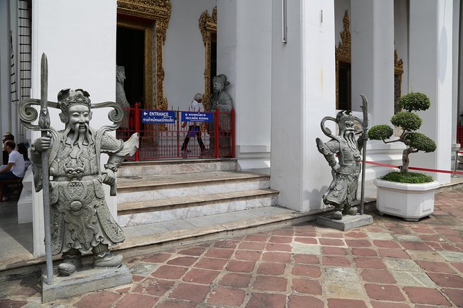 Bangkok Tuk Tuk Walk & Temple Tour With Wat Pho, Arun & Traimit - Khlong Dan Canal Boat Ride: See the City From the Water