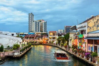 Bangkok Tuk Tuk Walk & Temple Tour With Wat Pho, Arun & Traimit - Wat Arun (Temple of Dawn): Riverside Temple Views in 30 Minutes