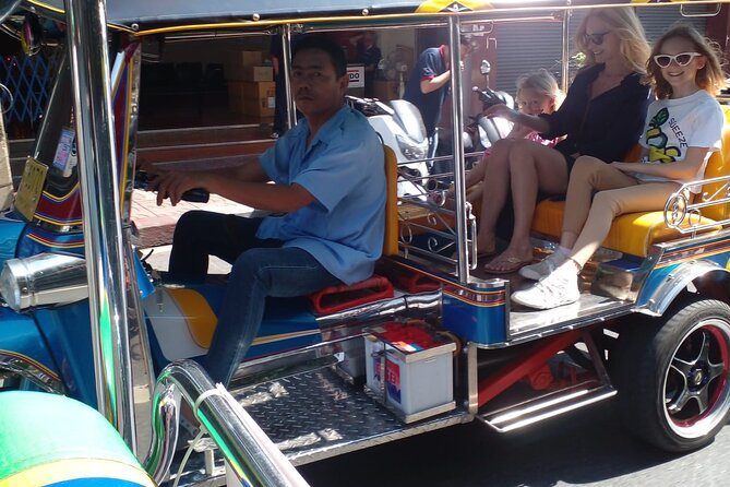 Bangkok Tuk Tuk Walk & Temple Tour With Wat Pho, Arun & Traimit - Yaowarat Road Chinatown Walk: Street Life With Real Local Flavor