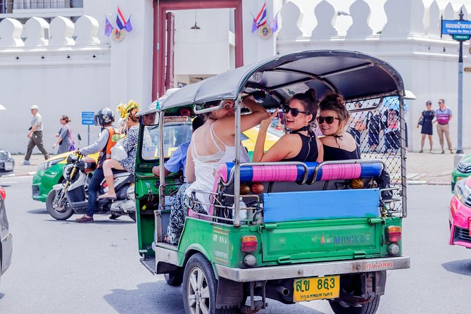 Bangkok Tuk Tuk Walk & Temple Tour With Wat Pho, Arun & Traimit - What to Expect During the Walks (And How to Not Hate Them)