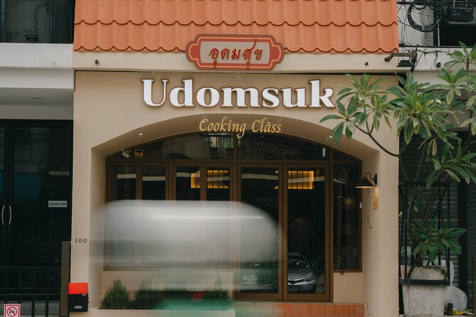 Bangkok Udomsuk Thai Cooking Class with local market tour - Logistics That Affect Your Day (Mobile Ticket and Easy Check-In)