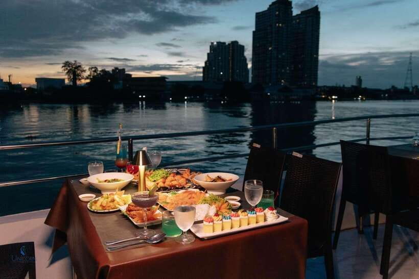Bangkok: Unicorn Chao Phraya River Dinner Cruise - Value and price: what $35 buys you on the Chao Phraya