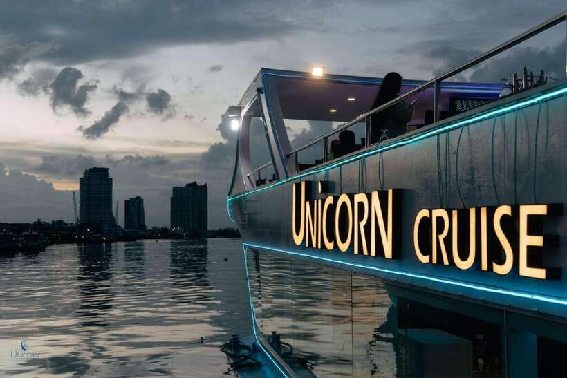 Bangkok: Unicorn Chao Phraya River Dinner Cruise - Live entertainment: music that matches the night views