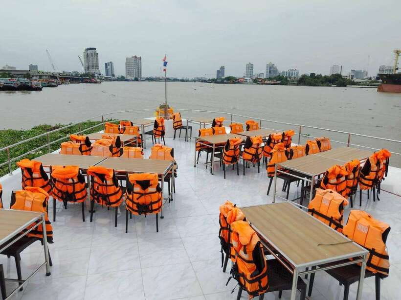 Bangkok: Unicorn Chao Phraya River Dinner Cruise - Getting started at ICONSIAM and finding Pier 4