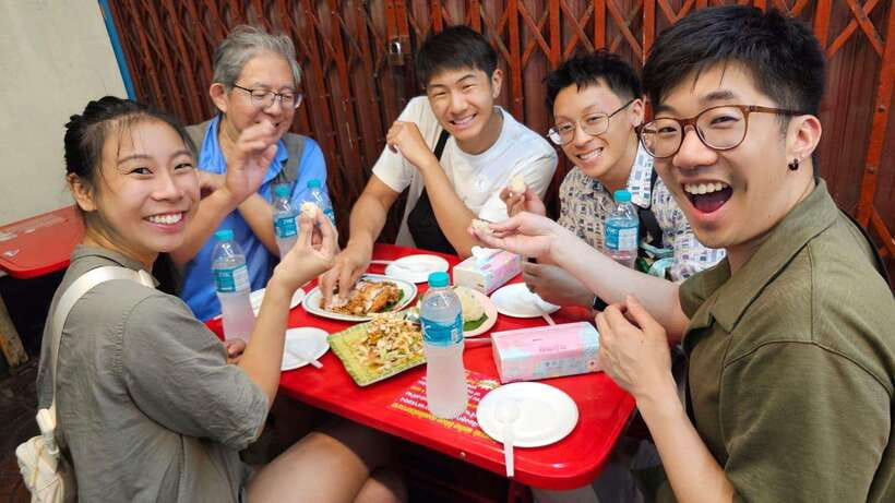 Bangkok Walking Tour : Mouthwatering Journey Food Tour - Practical Tips: What to Bring for Chinatown Comfort