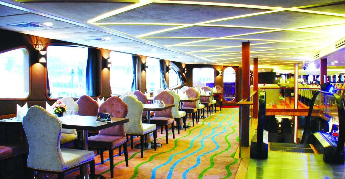 Bangkok: Wonderful Pearl Dinner Cruise at River City Pier - Boarding River City: the first stretch on the Chao Phraya