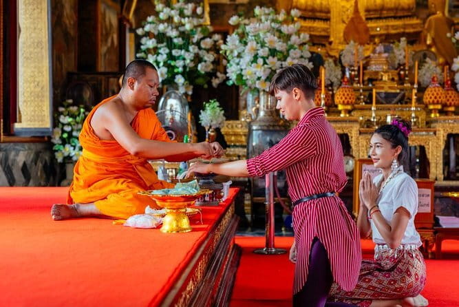 Bangkok's Best: City Highlights & Floating Market Private Tour - Maeklong Railway Market: Where Commerce Stops for a Train