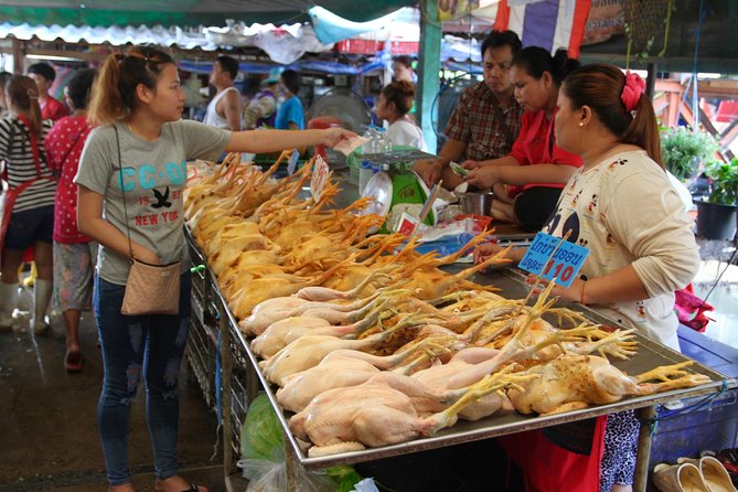 Bangkok's Green Lung Jungle Cycling Adventure Tour - Lunch of Pad Thai or Khao Pad: A Simple Reward