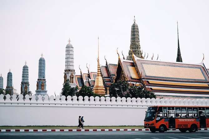 Best of Bangkok: Temples & Long-tail Boat Tour - Pak Khlong Flower Talat: A Quick Local Market Hit