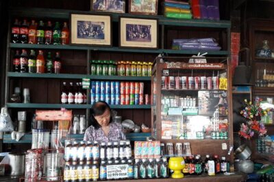 Chachoengsao Day Trip Including Bang Pakong River Cruise from Bangkok - Talad Khlong Suan: a 100-year canal-side market stop
