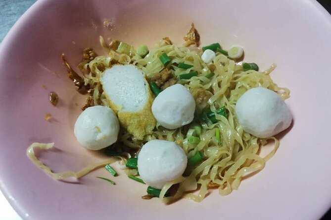Chinatown Street Food Night Tour by Tuk Tuk in Bangkok - Riding Bangkok’s tuk-tuk to Yaowarat Road at 5:00 pm
