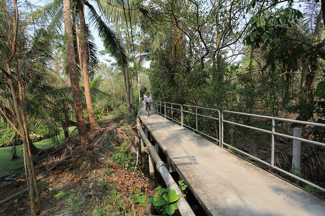 Colors of Bangkok Private tour - Sri Nakhon Khuean Khan Park and Botanical Garden: a garden break on Bangkok scale