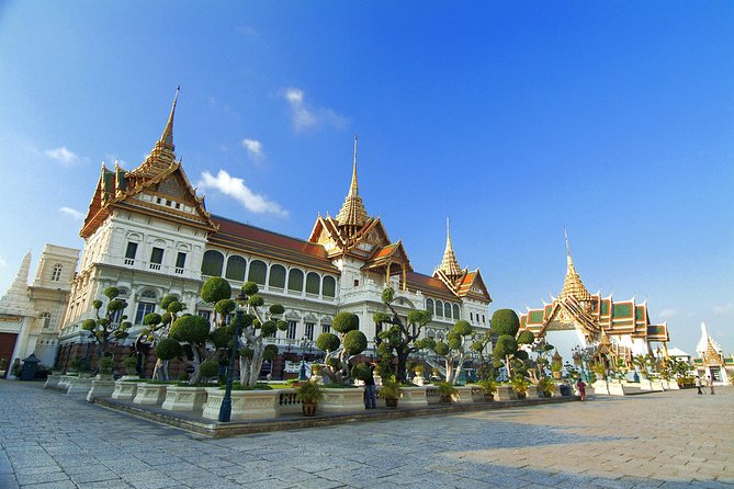 Damnern Saduak Floating Market, Grand Palace and Wat Phra Keo Tour from Bangkok - Guide power: why Cat, Opal, Sureeluk, and Mr. Moo matter