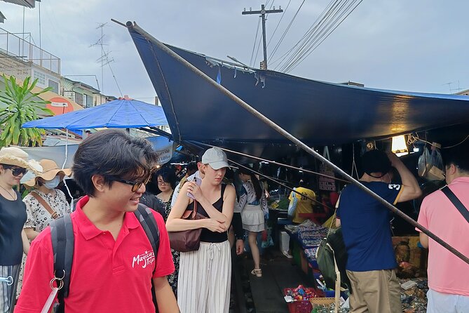 Damnoen Saduak and Maeklong Railway Market Tour with Private Car - Riverside lunch and free time: shopping time should be calm, not chaotic