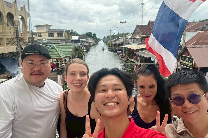 Damnoen Saduak and Maeklong Railway Market Tour with Private Car - Private car logistics from central Bangkok: fewer delays, less mental math