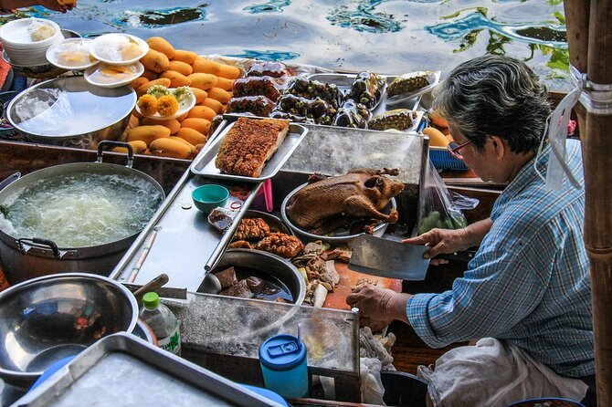 Damnoen Saduak Floating Market & Maeklong Railway Market Tour From Bangkok - Getting good photos without losing the moment