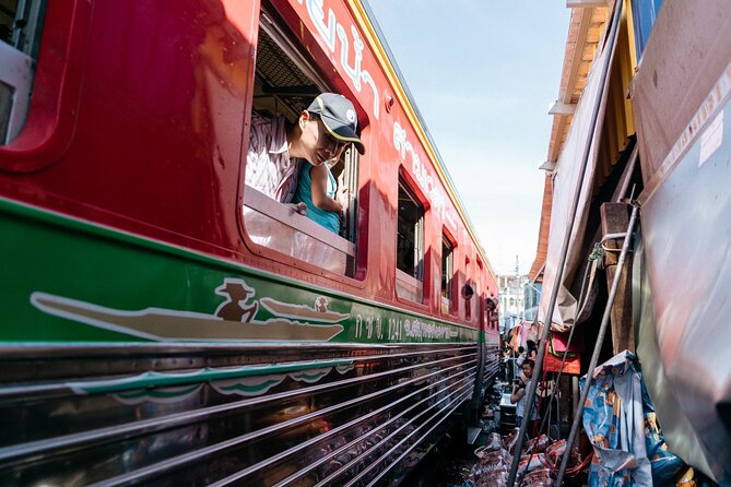Damnoen Saduak Floating Market & Maeklong Train Market Tour - Ban Laem walking time: a calmer pocket after the main show