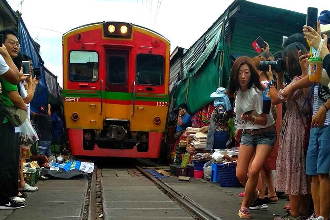 Damnoen Saduak Floating Market & Maeklong Train Market Tour - Pacing, comfort, and timing: what a 7:30 am start buys you