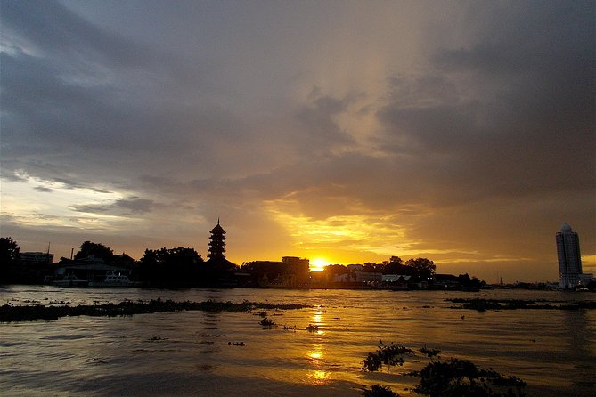 Discover Bangkok at Night 5-Hour Bike Tour with dinner - Meeting point reality: Loftel Station Hostel and no hotel pickup
