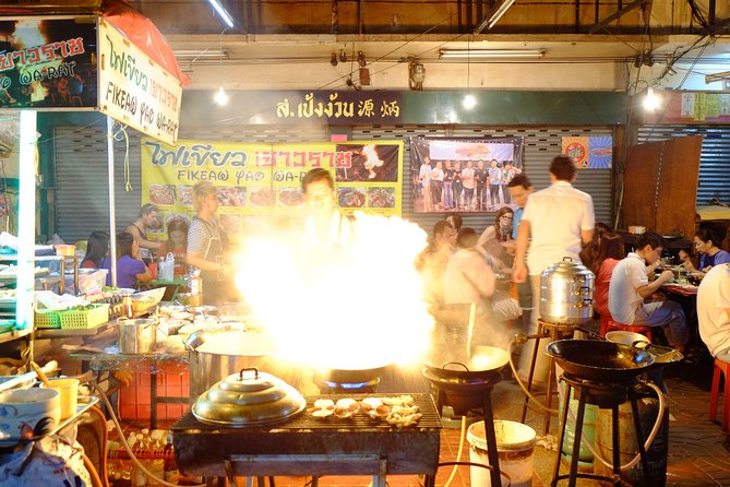Discover Bangkok at Night 5-Hour Bike Tour with dinner - Chao Phraya River ferry transfer: a breather in the middle of the night