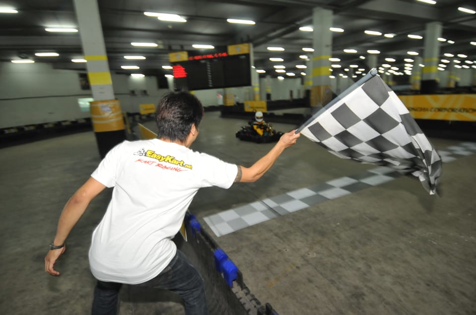 EasyKart Bangkok (RCA Plaza) : Go-Kart Racing Experience - The track and safety: why this place is taken seriously
