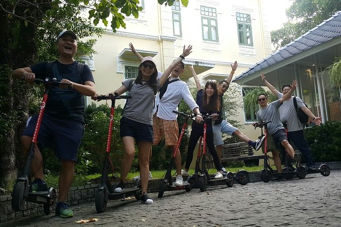 Electric Scooter Tour of Bangkok - Pak Khlong Flower Talat: the market that runs on time and smells