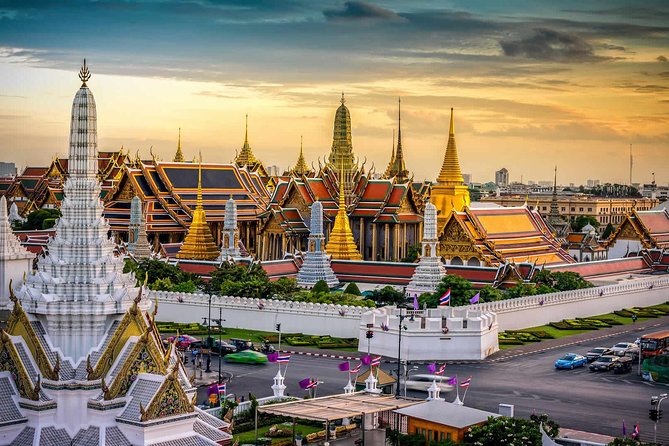 Exclusive Tour – Grand Palace, Emerald Buddha & Reclining Buddha - Stop 4: Ta Tian Market for a quick riverside reset