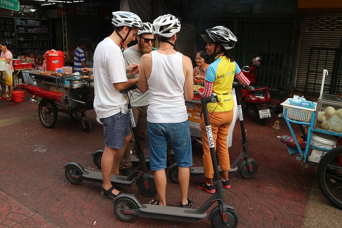 Explore Bangkok by E-Scooter & Try Street Food - Wat Prayurawongsawat Worawihan: temple time without a long slog