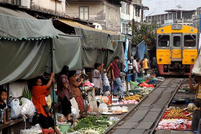 Famous Markets Tour: Maeklong Railway & Damnoen Saduak Floating - How the 5-hour schedule really feels