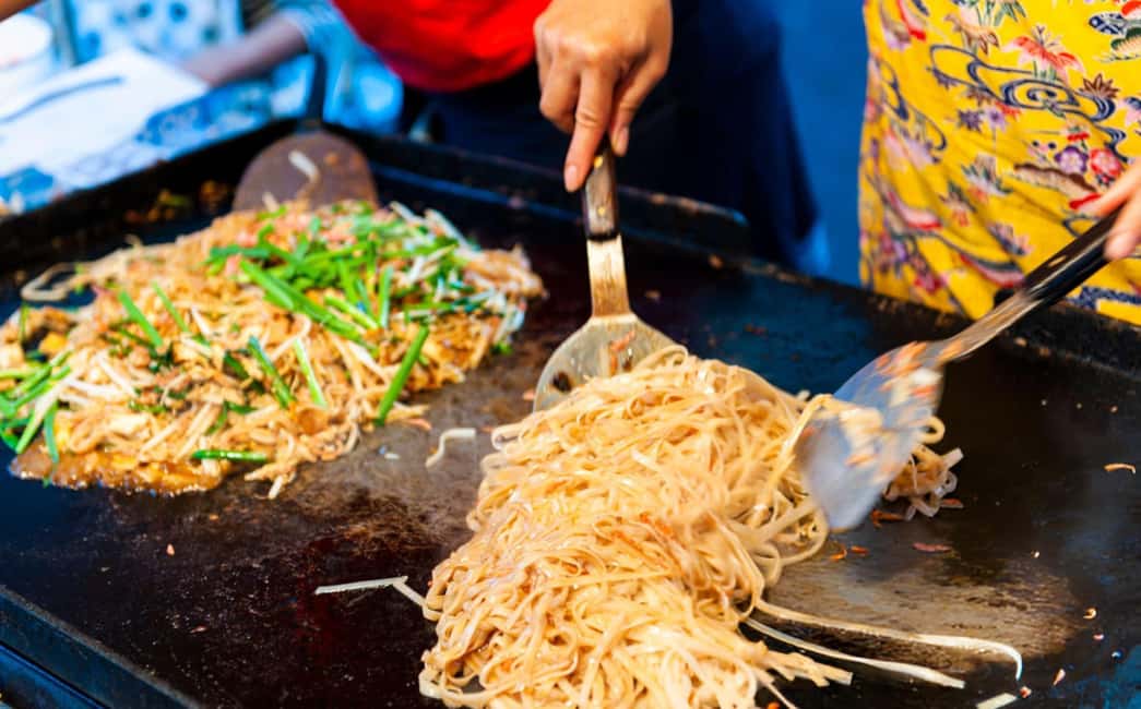 Flavors of Bangkok: Guided Food Tasting Tour with a Local - What to bring (and what to skip) so you can focus on food