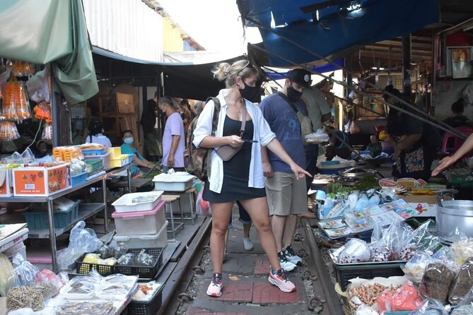 Floating Market with Great Pagoda Temple and Wat Sam Phran - Stop 1: Mae Klong Railway Market (Hoop Rom Market) up close