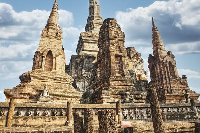 Glittering Ayutthaya Tour to Famous Sights, Market & Sunset Boat - Wat Yai Chaya Mongkol: Your First Real Temple Moment