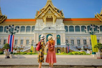 Grand Palace, Damnoen Floating Market & Maeklong Railway Market Tour – Full Day - Maeklong Railway Market (Hoop Rom): the real show happens fast