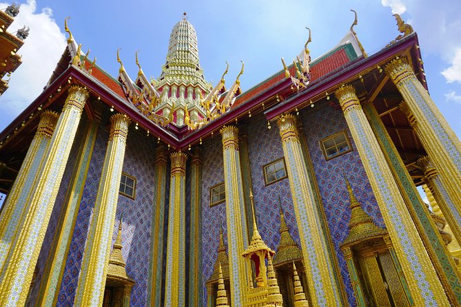 Grand Palace Glory and Emerald Buddha : Half-Day Tour in Bangkok - Wat Phra Kaew and the Emerald Buddha: sacred, strict, and worth it
