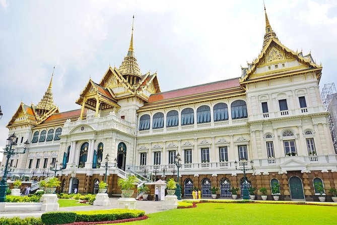 Grand Palace Glory and Emerald Buddha : Half-Day Tour in Bangkok - Private tour vs seat-in-coach: choosing the right style