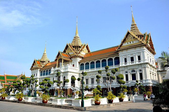 Grand Palace , Thai dance & Fun street walk in Bangkok - Sala Chalermkrung weekday Thai dance: timing that actually works