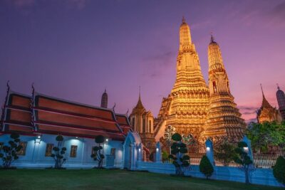 Grand Palace & Wat Arun Immersive Guided Walking Tour 3-Hour - Stop 1: Wat Phra Kaew and the Emerald Buddha